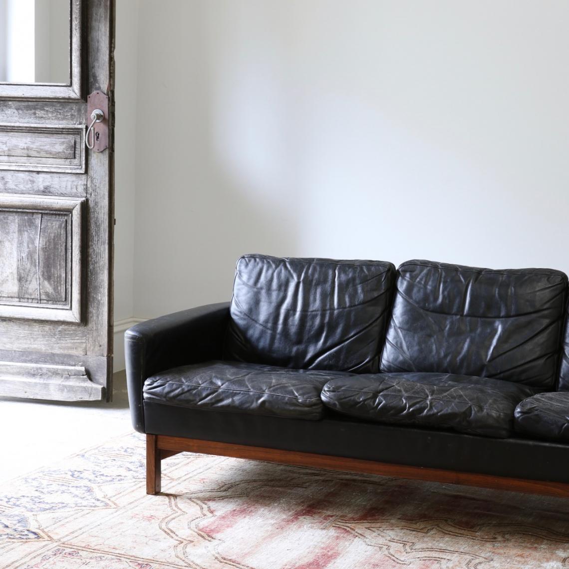 Black Leather Conch Sofa